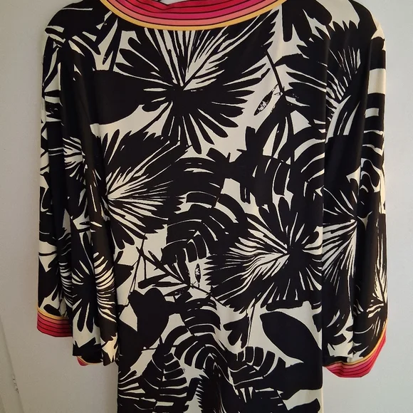 Black White Floral Cover Up - Picture 3 of 3